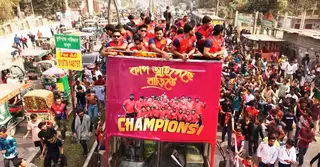 রাজশাহীতে বিপিএলের ট্রফি হাতে ওয়ারিয়র্সরা; খেলোয়াড়দের বরণে ‘জাঁকজমক’ আয়োজন